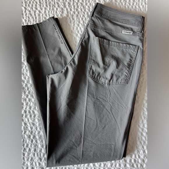 Women’s Wrangler All Terrain Gear Water resistant skinny mid rise pants 10 Tall - Picture 12 of 12
